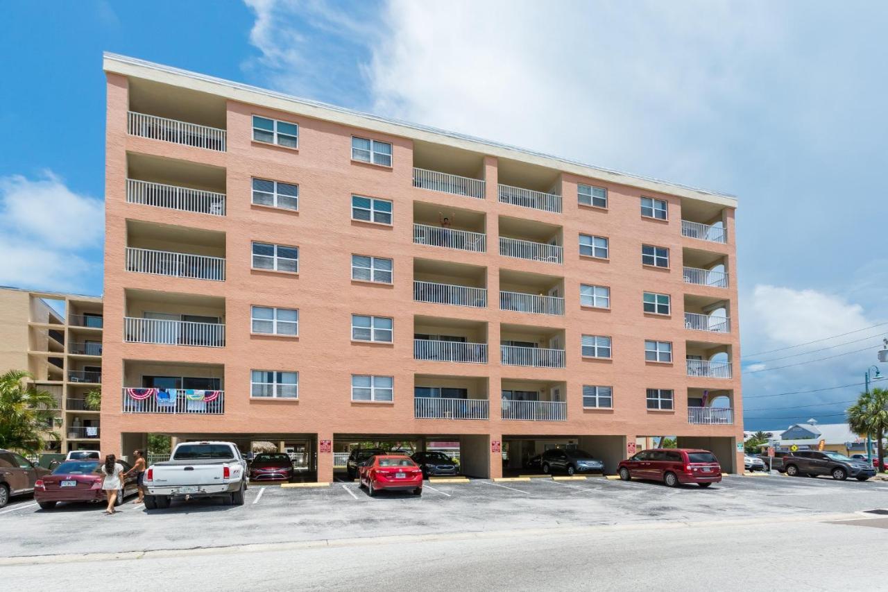 301 Beach Place Condos St. Pete Beach Exterior photo