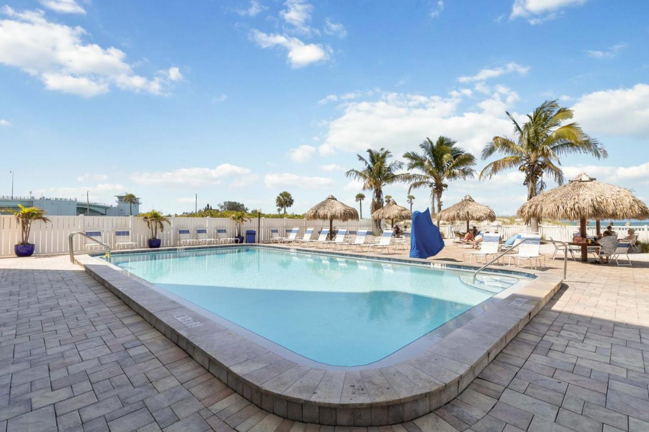 301 Beach Place Condos St. Pete Beach Exterior photo